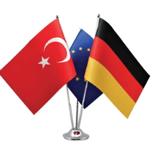 Üçlü Masa Bayrağı